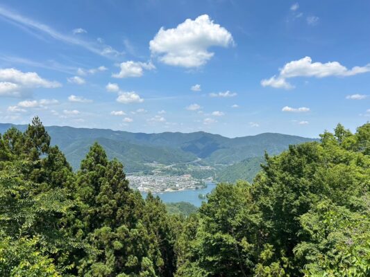 奇岩の道を行く、石老山