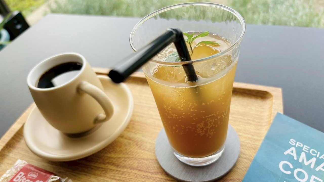 青野原のカフェ、アマライトコーヒーのコーヒーとジンジャーエール