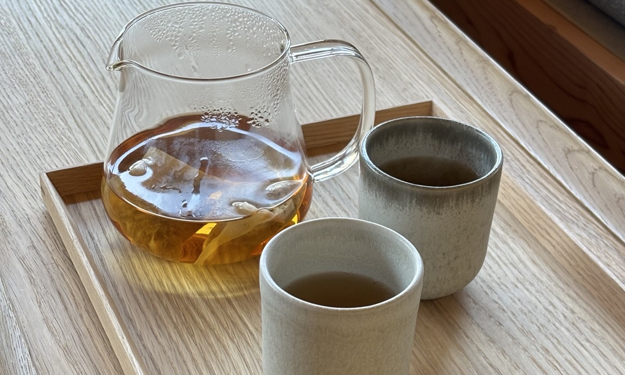 菊芋茶と湯呑み
