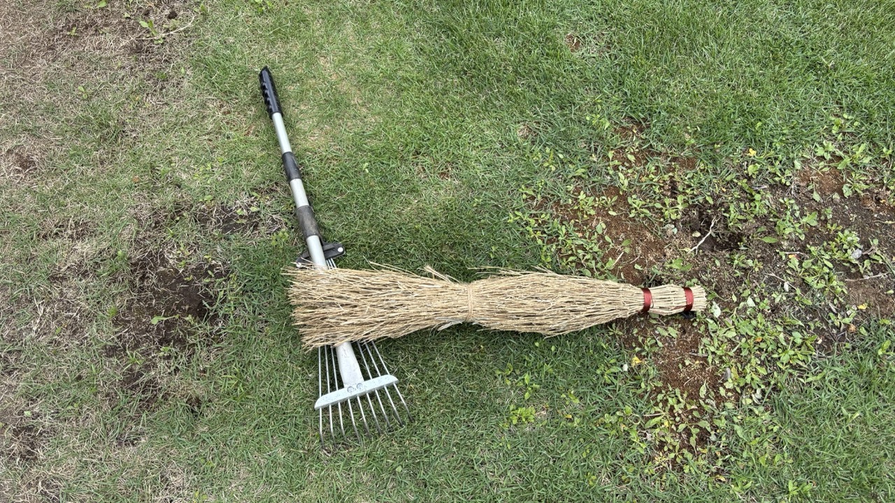 芝の手入れに使う道具