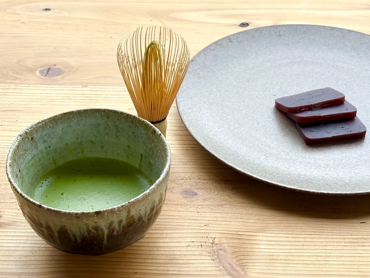 陶器市で購入した器と茶筅